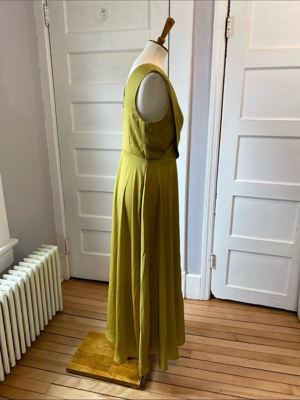 Banana Republic Pintuck Bodice Maxi Dress in Gilded Green, Size 6 - Picture 11 of 13